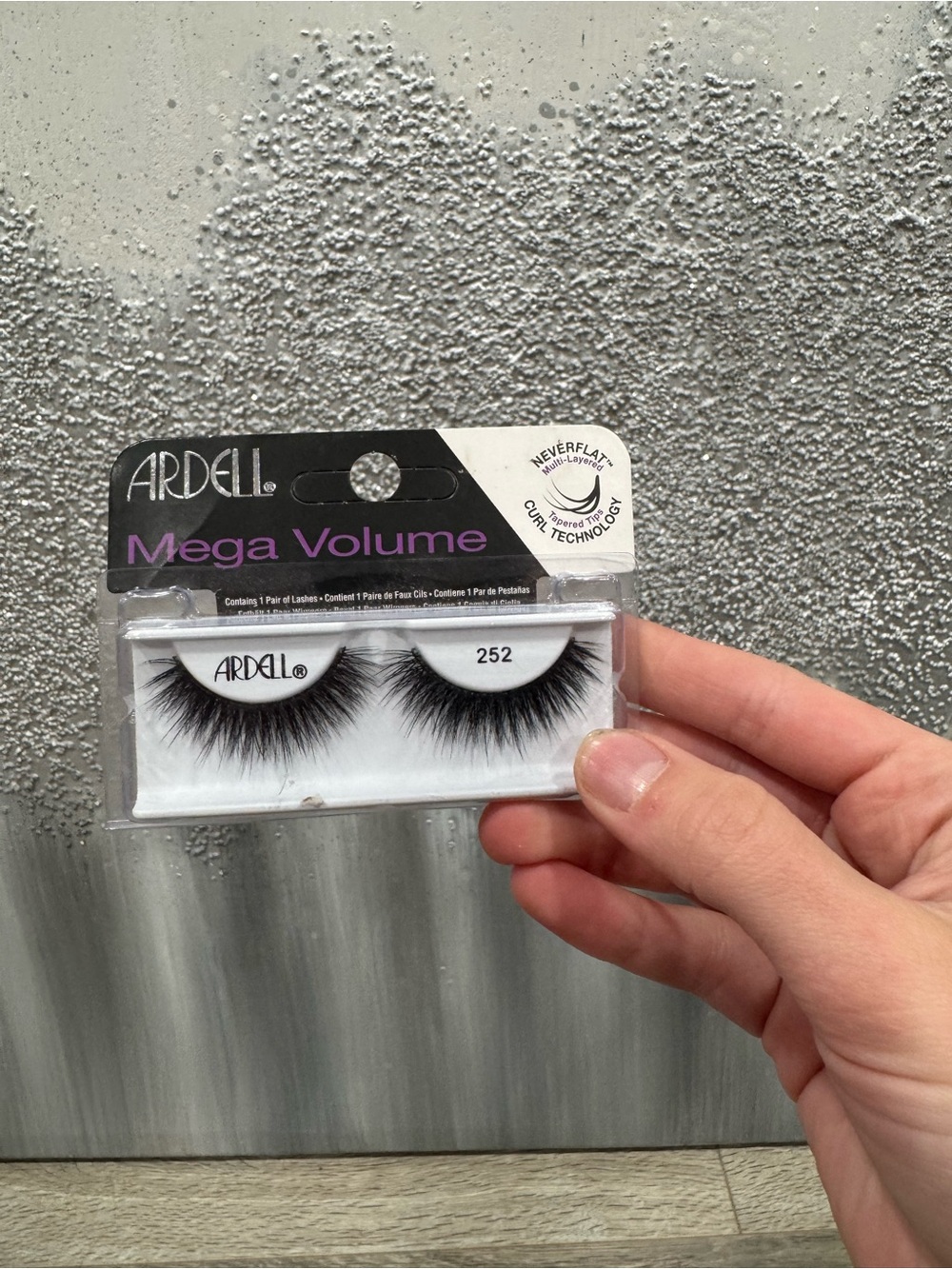 NEW Ardell Lashes 252